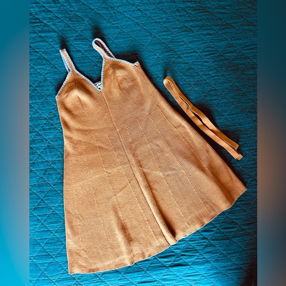 BODEN knit dress with crochet trim - Picture 4 of 9